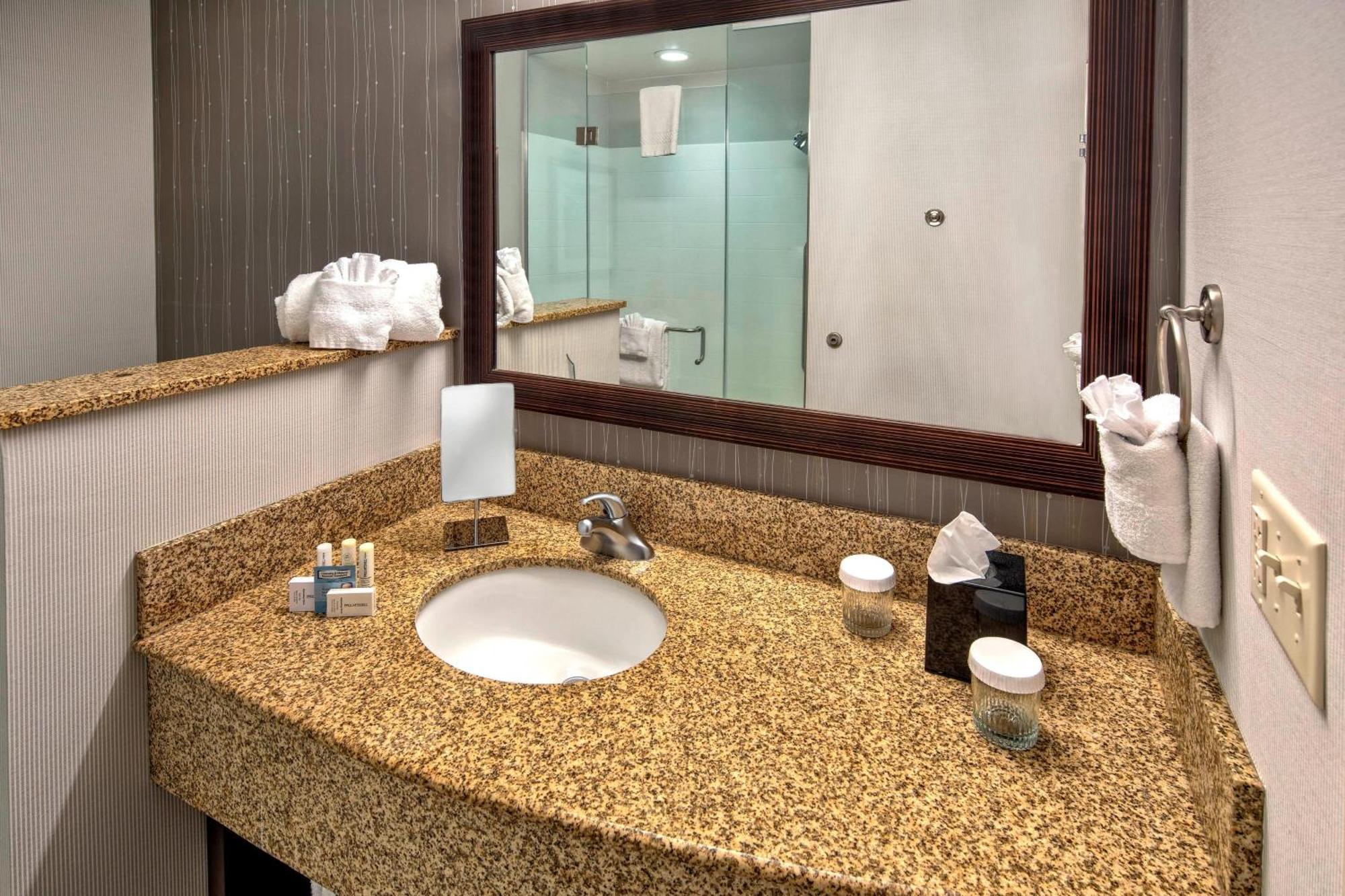 Hotel Courtyard By Marriott Alexandria Extérieur photo