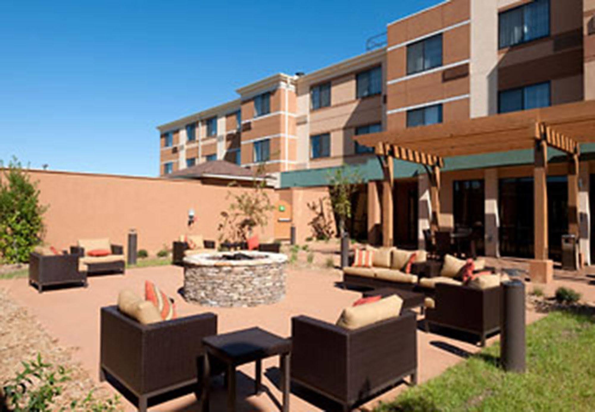 Hotel Courtyard By Marriott Alexandria Extérieur photo